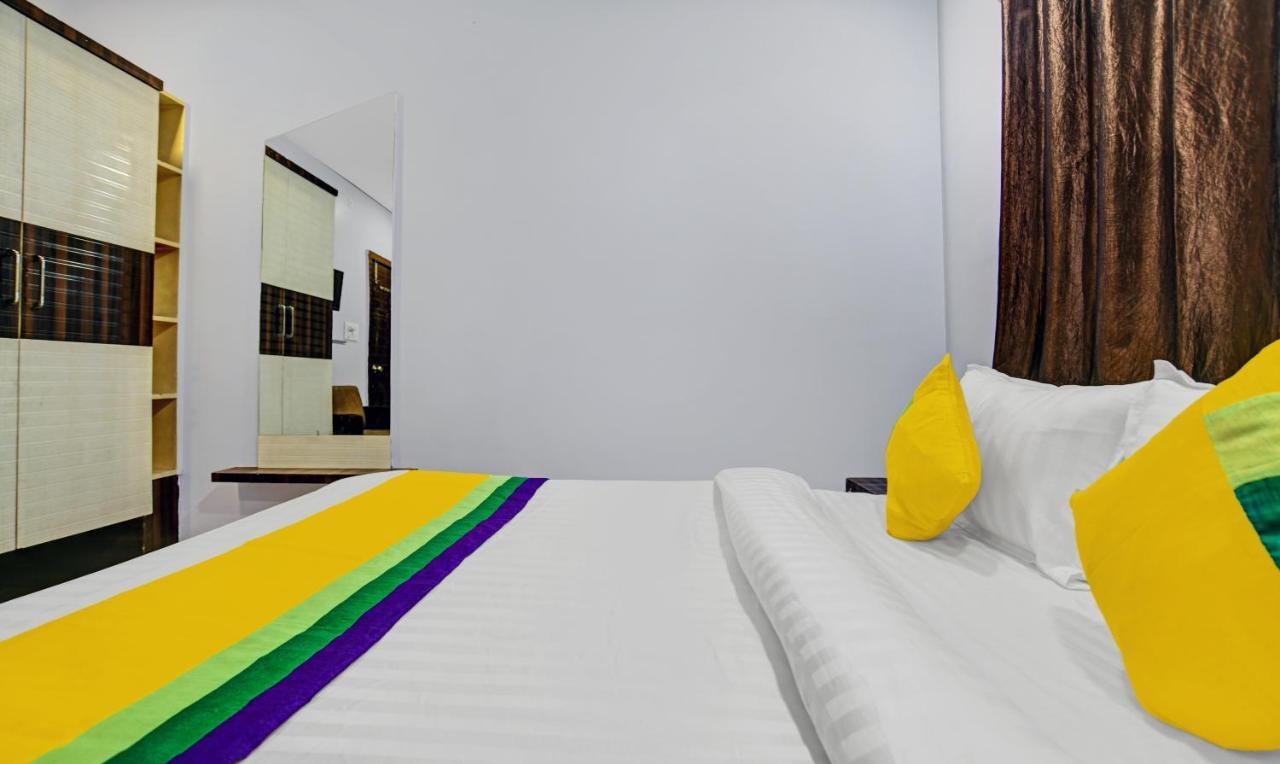 Treebo Trip Utsav Inn Indore Exteriör bild