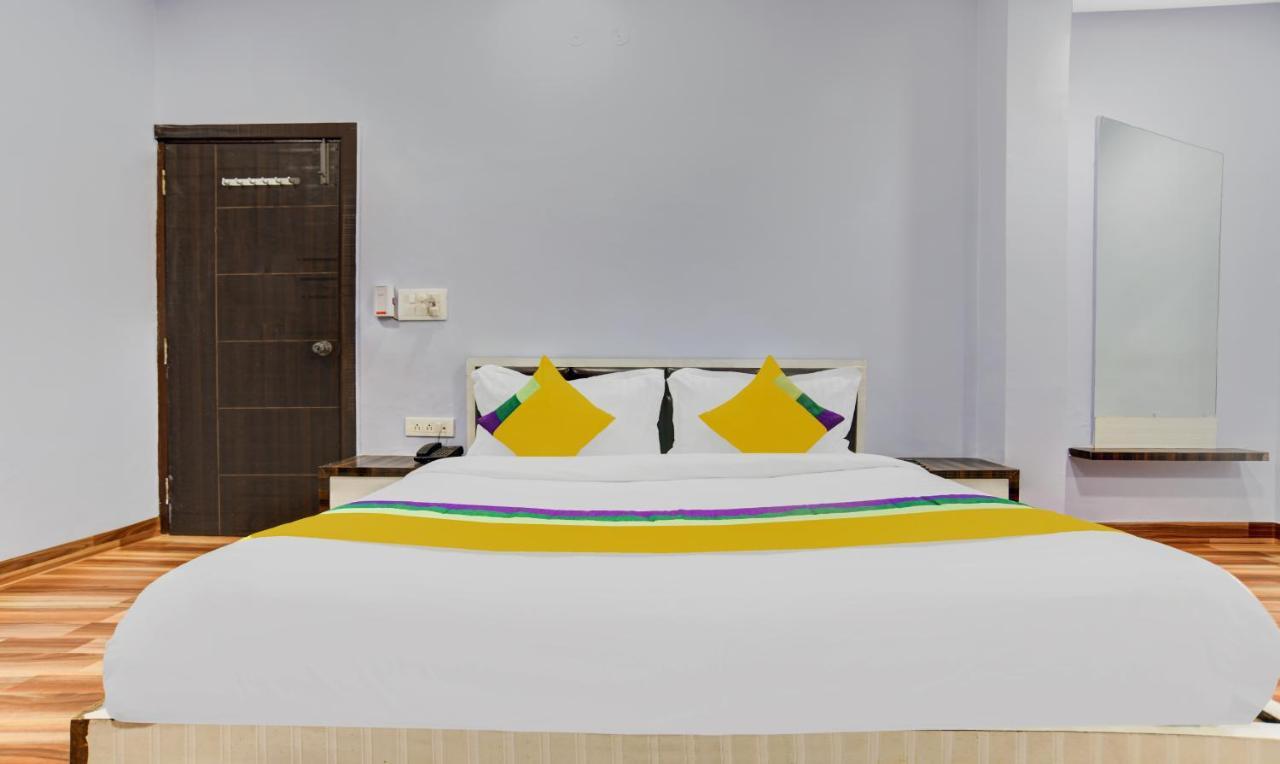 Treebo Trip Utsav Inn Indore Exteriör bild