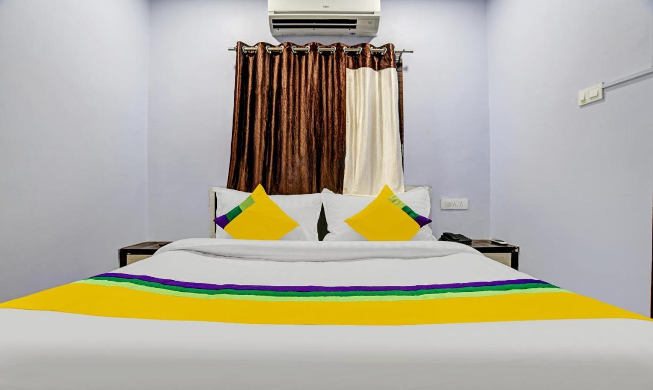 Treebo Trip Utsav Inn Indore Exteriör bild
