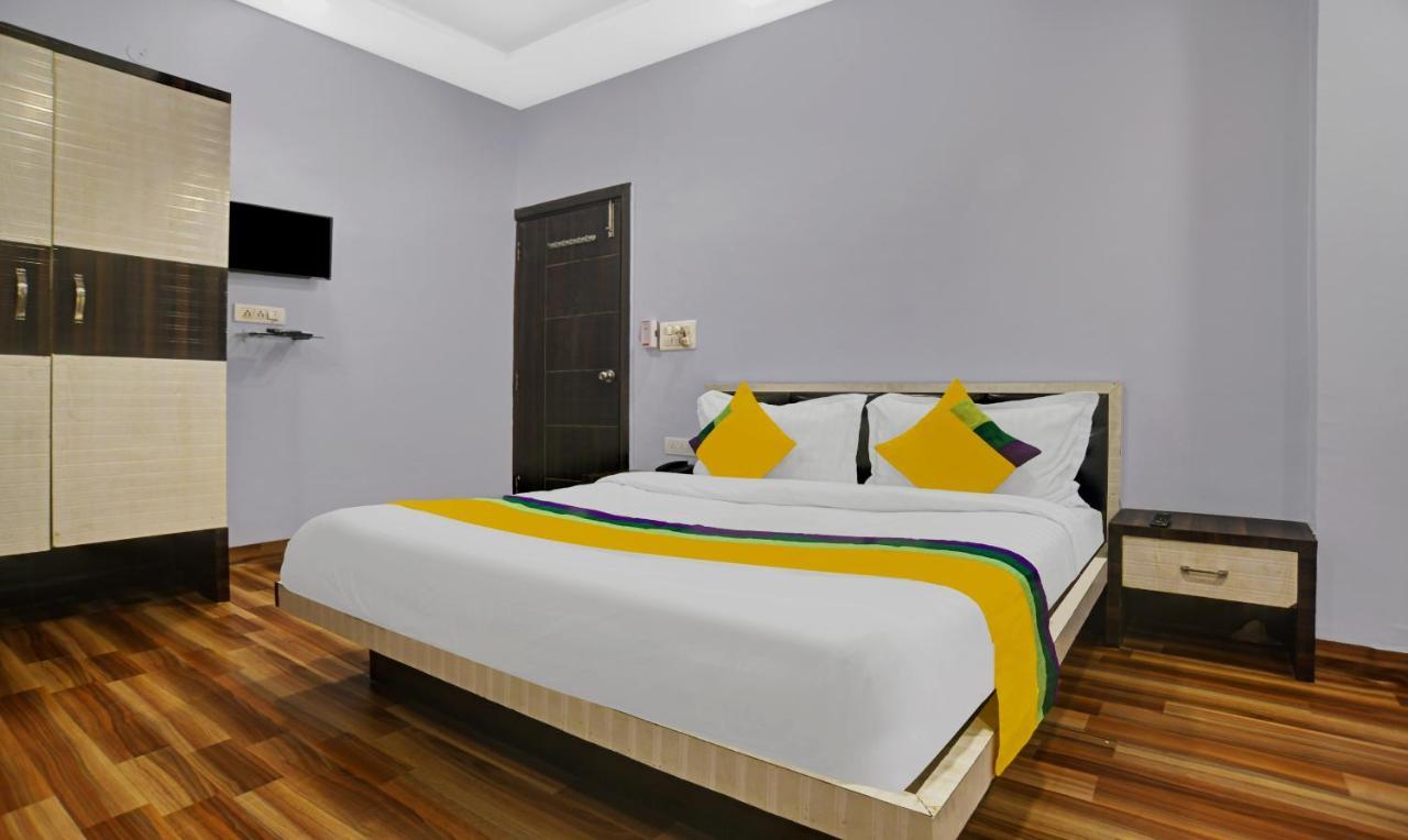 Treebo Trip Utsav Inn Indore Exteriör bild
